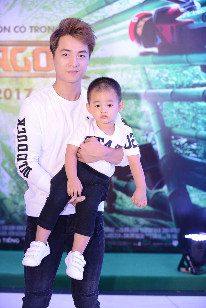 loat gia dinh sao viet no nuc bong be con di xem phim