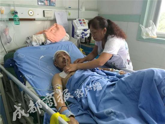 trung quoc cha mac benh hiem ngheo con trai len mang quyen gop roi om tien cao chay xa bay