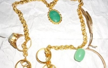 gia dang khach den mua vang nhom thieu nu lay trom hang tram day chuyen vang