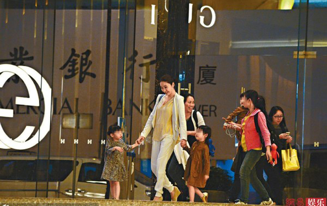 de nhat my nhan tvb le tu mot doi hy sinh vi gia dinh va qua ngot vien man ben chong dai gia tat nguyen