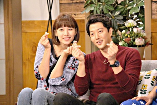 sau tin mang thai cap doi con ghe quoc dan lee dong gun va jo yoon hee to chuc dam cuoi bi mat