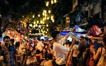 chum anh cai nao nuc ron rang cua tet trung thu da tran ngap khap ngoc ngach o pho hang ma