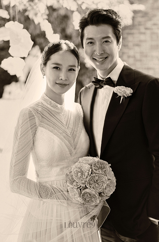 nhung hinh anh dep trong dam cuoi bi mat cua tai tu lee dong gun