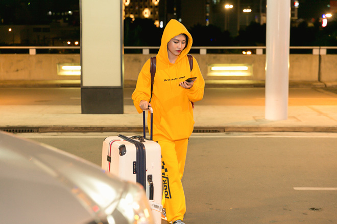 bat chap thoi tiet oi buc quynh chau dien do vang choi o san bay