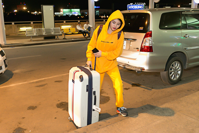 bat chap thoi tiet oi buc quynh chau dien do vang choi o san bay