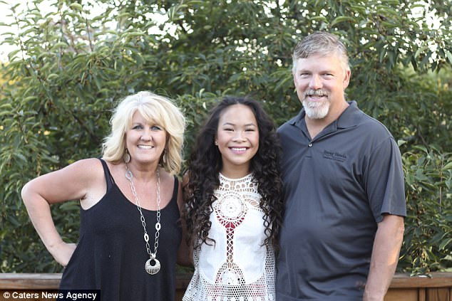 bo me om bom tu sat khien con tat nguyen co be goc viet vuot nghich canh tro thanh hy vong paralympic cua my