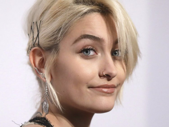 it ai biet mau mat xanh trong veo hut hon cua paris jackson thuc chat la anh huong tu mot can benh hiem