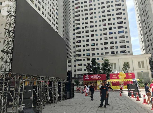 choi troi chung cu van dan hh linh dam lai dung man led 32 met vuong tiep lua cho olympic viet nam