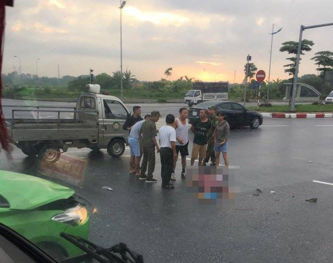 ha noi va cham voi xe taxi tai nga tu doi vo chong tu vong thuong tam