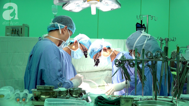 quang binh be gai 5 tuoi moi lan bu la tim tai cha me biet con mang benh tim hiem gap nhung dinh buong xuoi vi qua ngheo