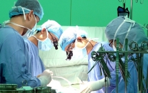 quang binh be gai 5 tuoi moi lan bu la tim tai cha me biet con mang benh tim hiem gap nhung dinh buong xuoi vi qua ngheo