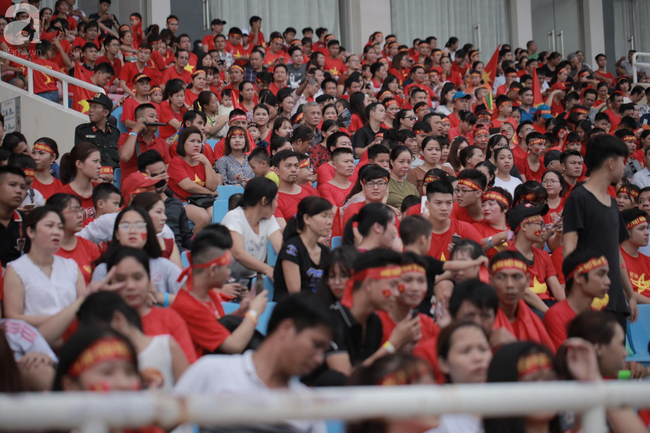 doan the thao da ve den viet nam nhung di loi rieng nhieu cdv buon ba vi khong duoc gap doi tuyen