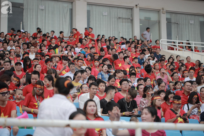 doan the thao da ve den viet nam nhung di loi rieng nhieu cdv buon ba vi khong duoc gap doi tuyen