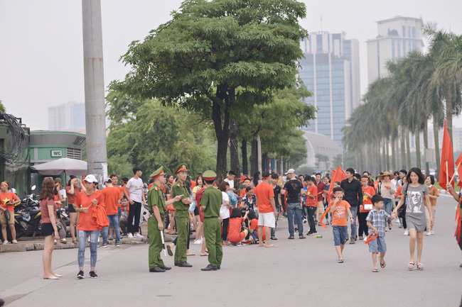doan the thao da ve den viet nam nhung di loi rieng nhieu cdv buon ba vi khong duoc gap doi tuyen