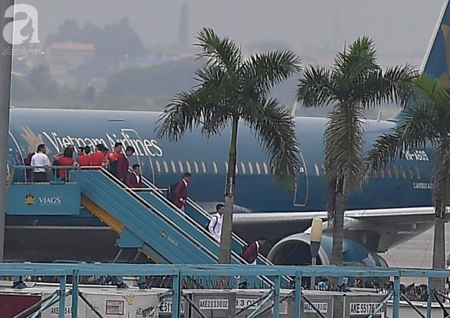 doan the thao da ve den viet nam nhung di loi rieng nhieu cdv buon ba vi khong duoc gap doi tuyen