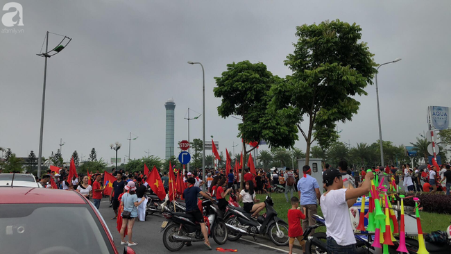 doan the thao da ve den viet nam nhung di loi rieng nhieu cdv buon ba vi khong duoc gap doi tuyen