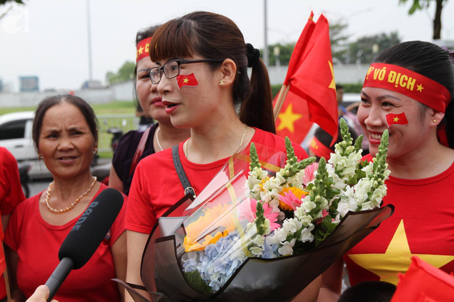 doan the thao da ve den viet nam nhung di loi rieng nhieu cdv buon ba vi khong duoc gap doi tuyen