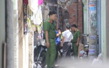 nghi an chong sat hai vo roi treo co tu tu con trai khoc ngat truoc cua nha