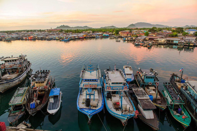 kham pha ve dep vua hoang so vua binh di cua dat nuoc malaysia qua ong kinh cua nhiep anh gia noi tieng