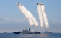 hai quan nga ra oai ngoai khoi bien syria ten lua bay toi tap nhieu nhat trong lich su