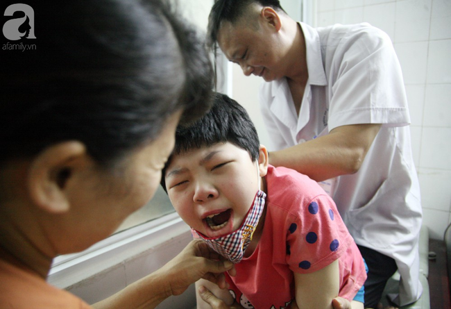 ha noi tieng thet xe long cua be gai 10 tuoi bi bai nao thich nghe nhac vang trong can phong nho o benh vien