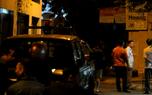 phat hien me bi nhom cuop khong che con trai nhay lau keu cuu