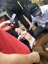 son la doi tuong sat hai tai xe xe om bi bat khi dang lan tron trong hang da
