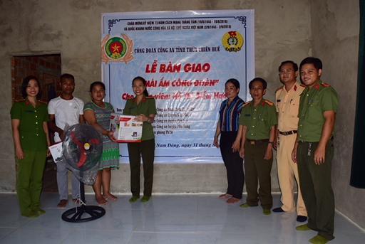 cong doan cong an tinh thua thien hue ban giao ngoi nha tinh nghia