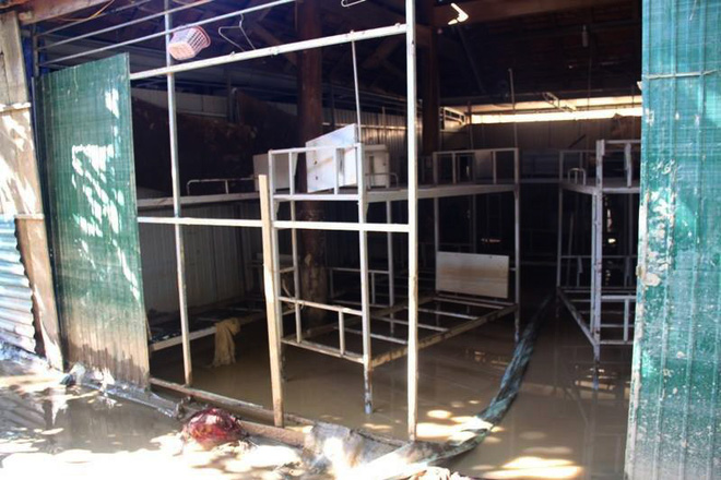 nghe an 300 hoc sinh phai khai giang nam hoc moi muon hon 1 tuan do bun ngap truong