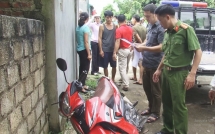 truy bat nhom doi tuong di o to cam hung khi den nha dam tu vong nguoi dan ong