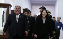 dong minh cua dai loan tung chieu khien tq be mat khong ngo bi lang gieng tat nuoc lanh