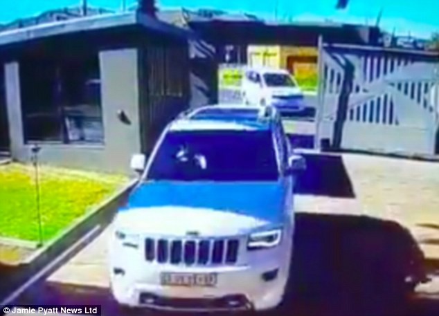 bi 3 ten cuop theo ve tan nha ba cu lon tuoi phan don khien chung phai bo chay