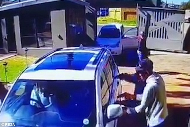 bi 3 ten cuop theo ve tan nha ba cu lon tuoi phan don khien chung phai bo chay