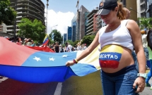 Lạm phát quá cao, Venezuela rơi vào tình trạng thiếu bao cao su trầm trọng