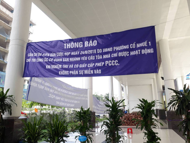 ha noi hon mot nghin hoc sinh phai di khai giang nho o truong khac vi san truong bi do day vat lieu xay dung