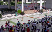 ha noi hon mot nghin hoc sinh phai di khai giang nho o truong khac vi san truong bi do day vat lieu xay dung