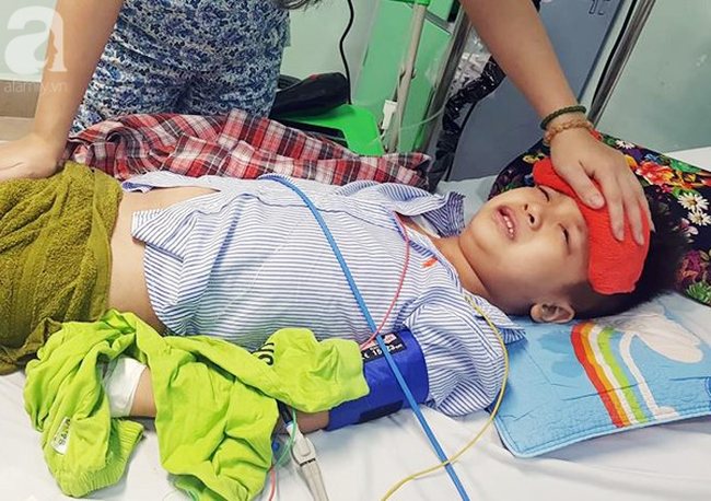 be trai 8 tuoi bi ung thu mau va cau hoi truoc ngay khai giang khien nguoi me don than oa khoc
