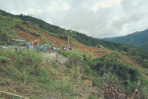 tang cuong xu ly cac diem sat lo do mua lu de thong tuyen den trung tam huyen muong lat