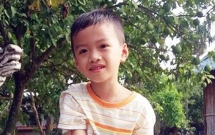 ra ben do gan nha choi cung ban be trai 7 tuoi mat tich bi an