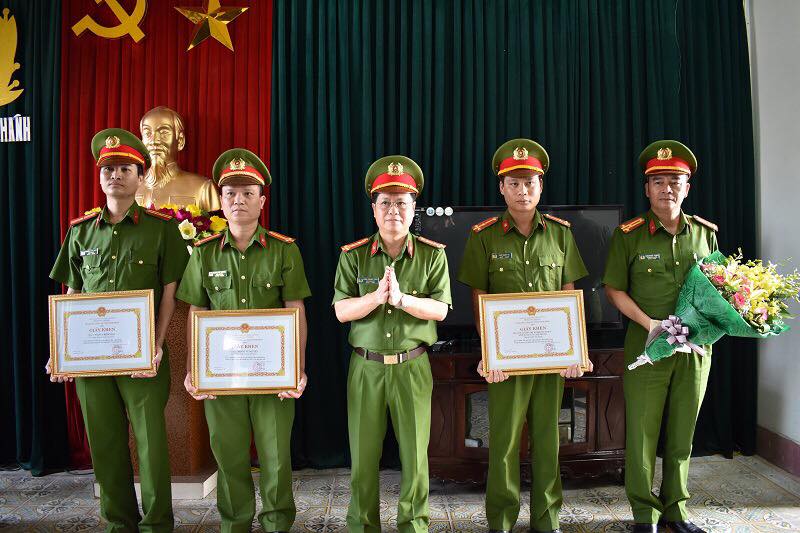 bat giu doi tuong cuop tai san hiep dam thieu nu tren duong vang