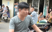 nam cong nhan ke lai giay phut hang chuc nguoi thao chay khoi toa nha khi xay ra rung lac o ha noi