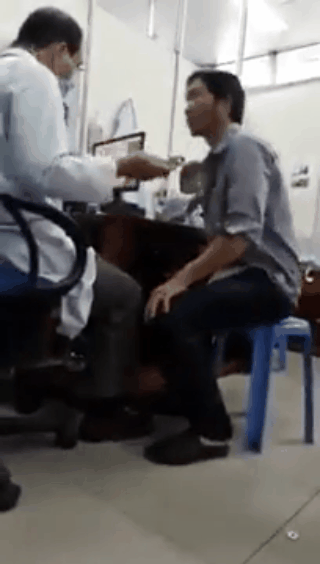 xon xao clip bs kham sieu toc benh nhan ngoai tru toi tai kham tuc la da co benh ly cu