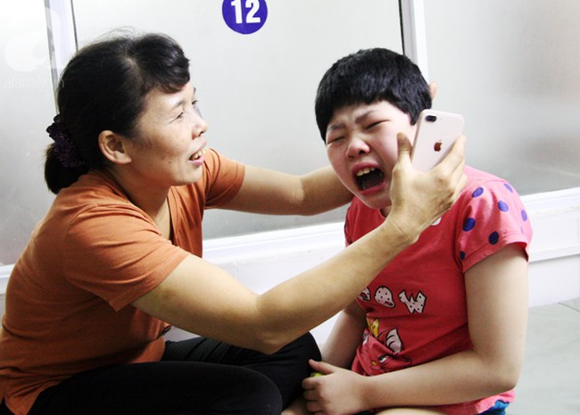 be gai 10 tuoi bai nao thich nghe nhac vang va chuyen chua ke ve nu cuoi sau nhung tieng thet vang troi