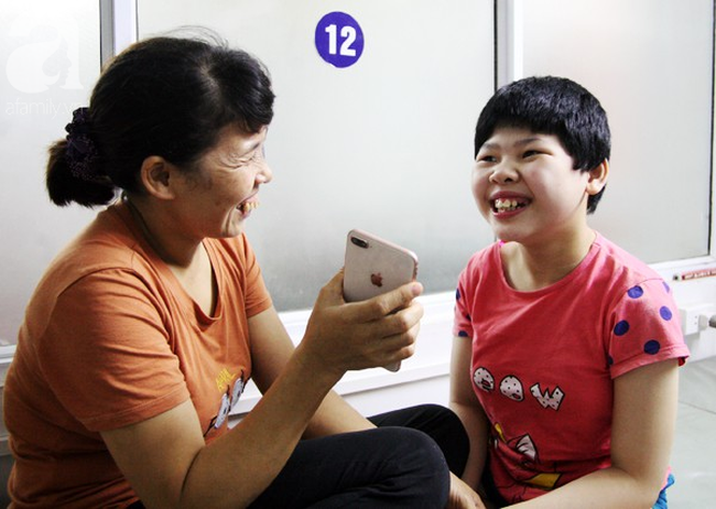 be gai 10 tuoi bai nao thich nghe nhac vang va chuyen chua ke ve nu cuoi sau nhung tieng thet vang troi