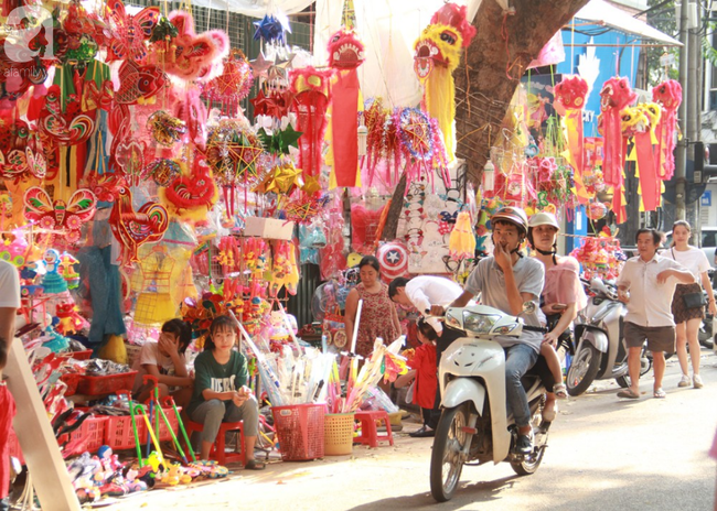 ha noi vao thu thien duong do choi hang ma lai ngop sac mau