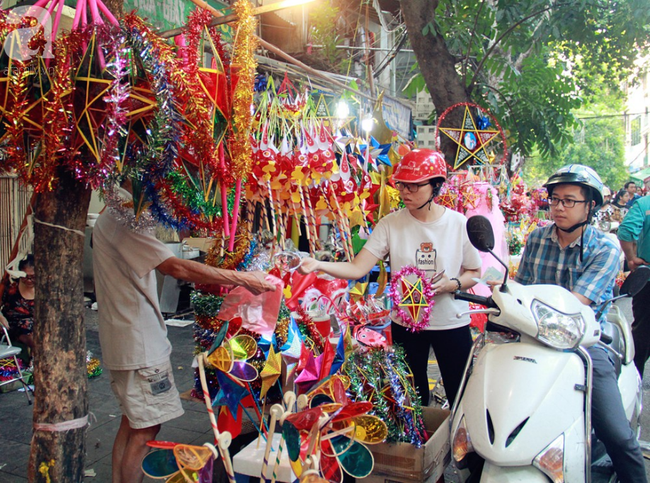 ha noi vao thu thien duong do choi hang ma lai ngop sac mau
