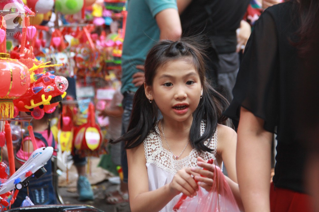 ha noi vao thu thien duong do choi hang ma lai ngop sac mau