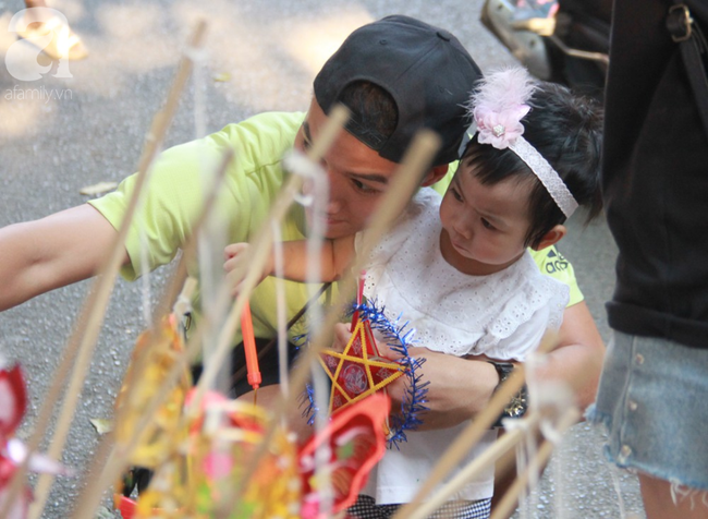 ha noi vao thu thien duong do choi hang ma lai ngop sac mau
