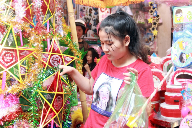 ha noi vao thu thien duong do choi hang ma lai ngop sac mau