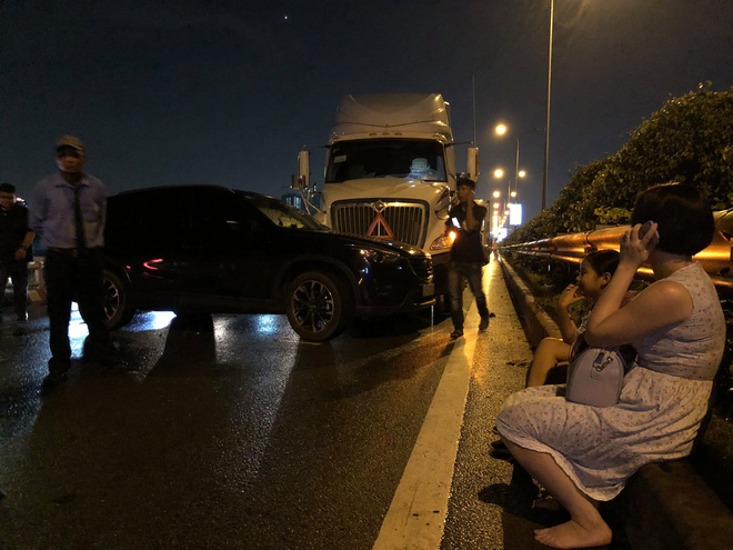 o to cho tre em gap nan roi chan ngang duong cao toc tp hcm long thanh dau giay te liet nhieu gio